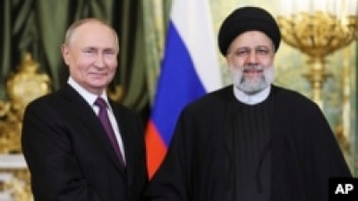 «Мілітаризація зовнішньої політики уподібнює Росію та Іран» – Богомолов